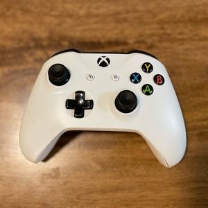 Xbox one controller (READ DISCRIPTION)